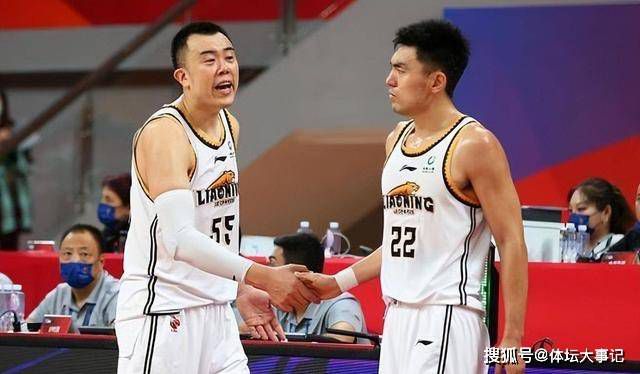 香港粉丝如此给力，五月天自然也是诚意满满，特别邀请天王刘德华客串新闻主播，报道世界末日的消息，让现场粉丝陷 《寒战1994》曝光新预告 刘德华惊喜现身香港首映 2026-04-28 五一档的影片《寒战1994》发布“黑中有白，白中有黑”版预告。