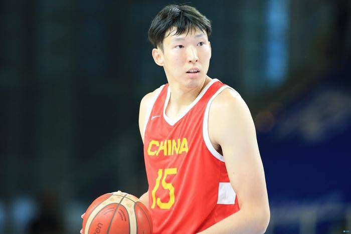 小S与蔡康永帮同志朋友求婚成功，蔡依林、林忆莲等巨星登台献唱 小S秀美腿与蔡康永再同台比V卖萌 干冰狂喷陈汉典 2016-11-14 11月13日，小S、蔡永康出席QQ游戏王者争霸赛决赛暨王者大会战活动，主持人由陈汉典担任。