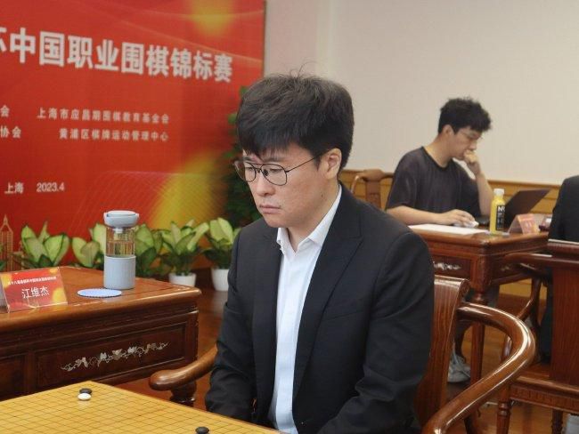 ”这不仅是影片中一家人的信念，也是电影希望传递给每一位观众的力量。