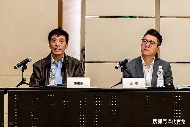 导演诺兰、汤姆·赫兰德等现身 时间：2025.03.13 ： 作者：迪莫 ： 共6张 当地时间3月11日，希腊梅索尼，克里斯托弗·诺兰、“荷兰弟”汤姆·赫兰德等现身电影《奥德赛》（The Odyssey）片场拍摄乘船出海的戏份，荷兰弟的造型也首次曝光。