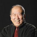 《勇敢的翅膀》：成功塑造航空兵生动鲜活的群像 2023-01-03 近日，由杨鹤、任旭担任总制片人，王凯编剧，高进军导演，张晚意、富大龙、盖玥希、米热、左小青领衔主演的《勇敢的翅膀》收官。